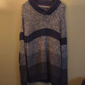 Stylish V-Neck Sweater in Blue and Gray